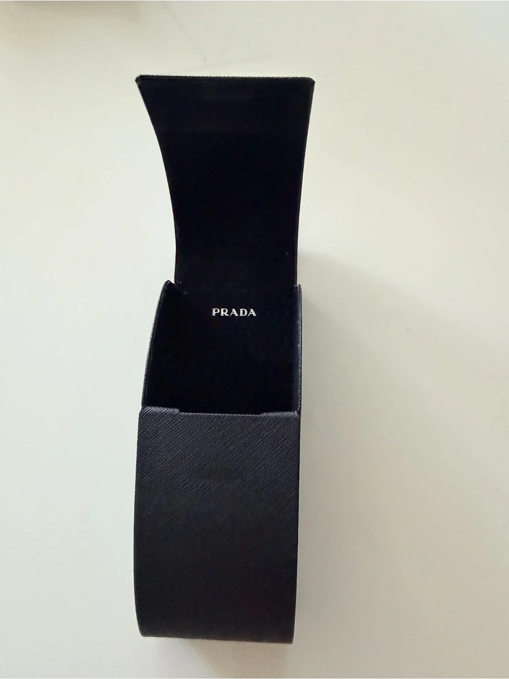 Prada flaws corners